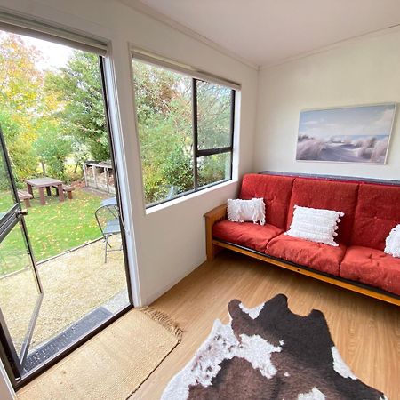 Beachside Gem - Cosy Chalet Parapara Eksteriør billede