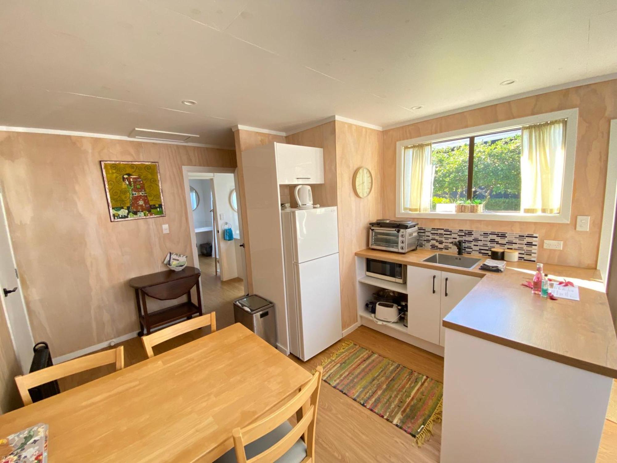 Beachside Gem - Cosy Chalet Parapara Eksteriør billede
